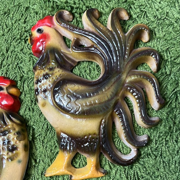 Vintage mid century folk art style chalkware roosters wall art - Picture 3 of 8